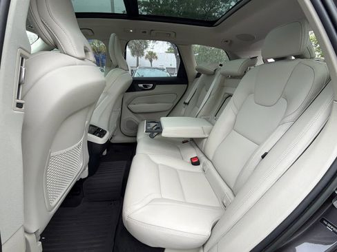Used 2023 Volvo XC60 B5 Ultimate w/ Protection Package Premier FWD image 11
