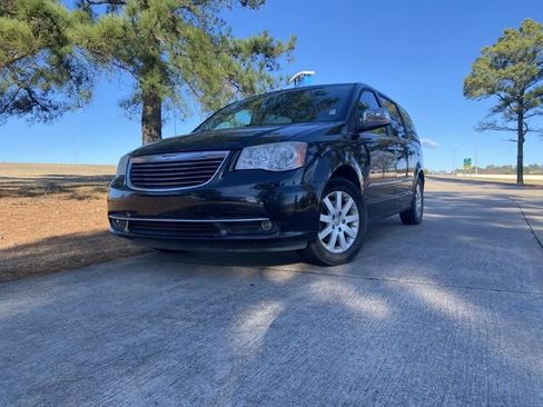 Used 2012 Chrysler Town & Country Touring-L w/ Entertainment Group #2 image 3