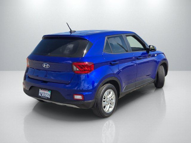 Used 2023 Hyundai Venue SE FWD image 4