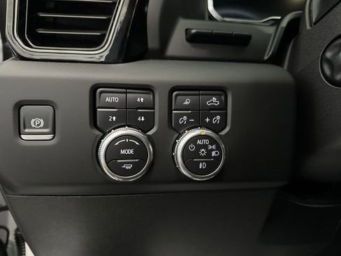 Used 2024 GMC Sierra 1500 AT4 w/ Technology Package image 18