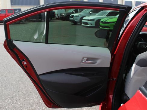 Used 2021 Toyota Corolla LE FWD image 14