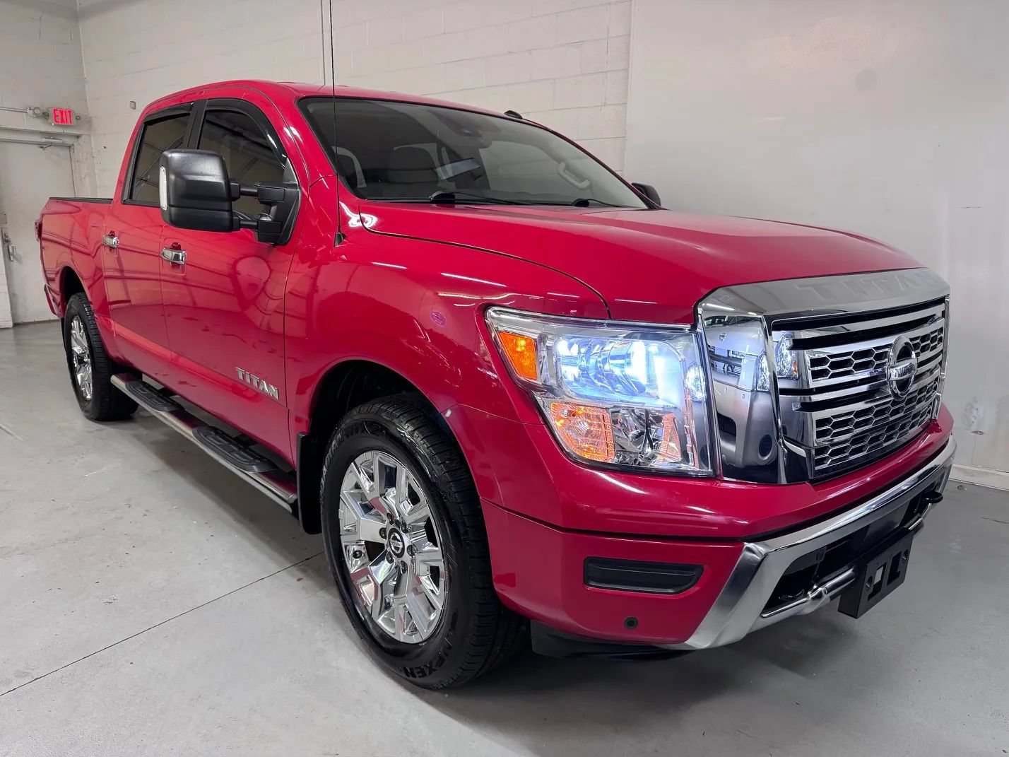 Used 2021 Nissan Titan SV w/ SV Convenience Package AWD/4WD image 1