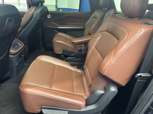 Used 2025 Lincoln Navigator L Reserve AWD/4WD image 27