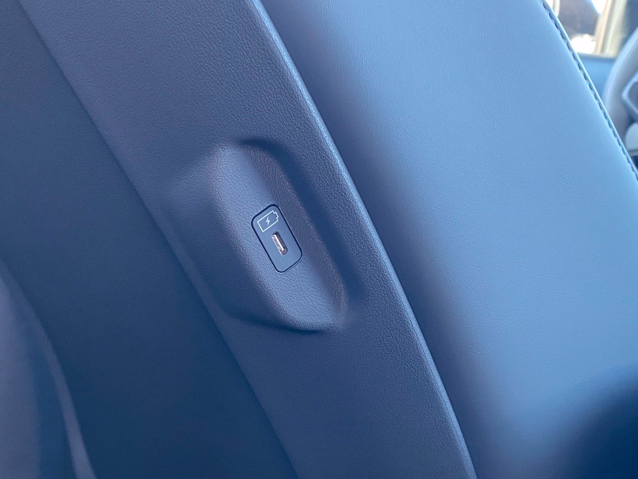New 2027 Kia EV3 Wind FWD image 21