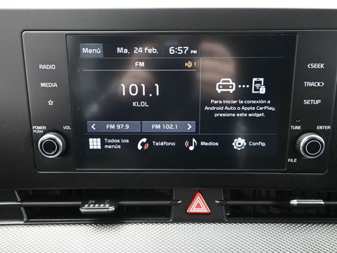 Used 2025 Kia Sportage LX image 4