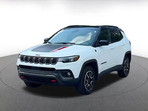Used 2025 Jeep Compass Trailhawk AWD/4WD image 6