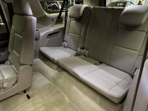 Used 2018 Chevrolet Suburban LT w/ LT Signature Package image 25