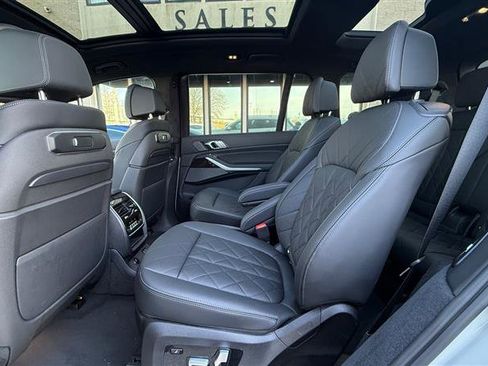 Used 2023 BMW X7 xDrive40i w/ Executive Package image 22