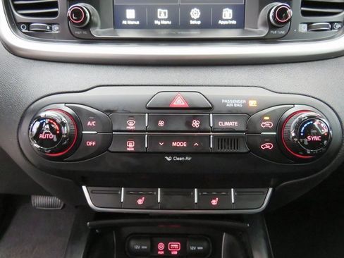 Used 2017 Kia Sorento LX w/ LX Convenience Package image 28
