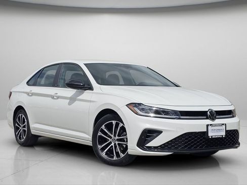 Used 2025 Volkswagen Jetta Sport FWD image 2