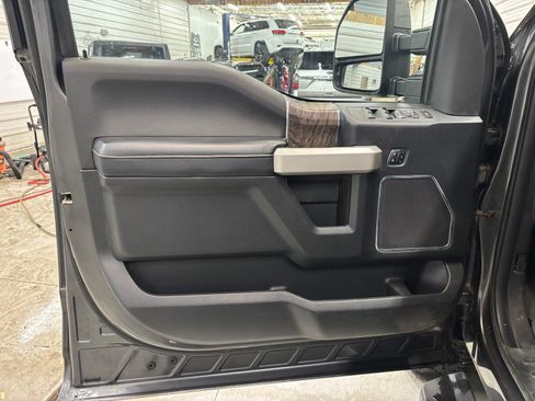 Used 2018 Ford F250 Lariat w/ Lariat Value Package AWD/4WD image 7