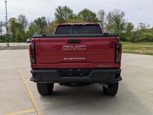 Used 2025 GMC Sierra 2500 AT4X AWD/4WD image 4
