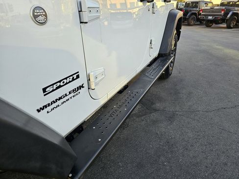 Used 2018 Jeep Wrangler Unlimited Sport S image 11