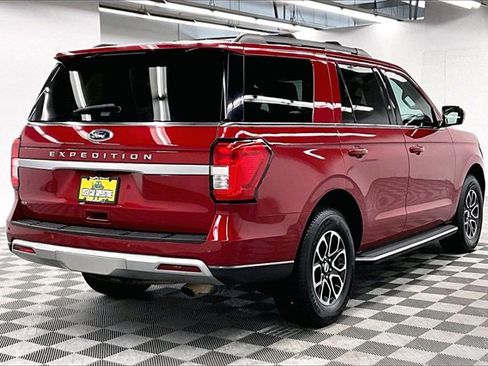 Used 2022 Ford Expedition XLT image 11