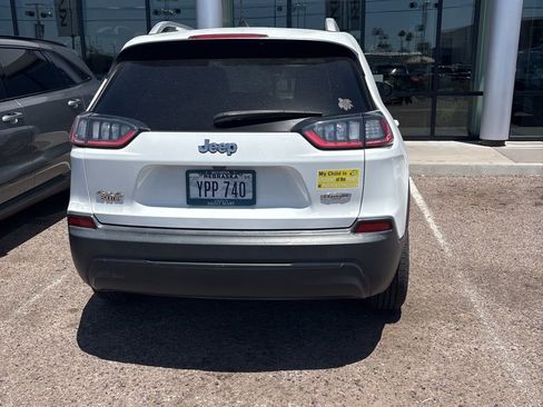 Used 2019 Jeep Cherokee Latitude w/ Popular Appearance Group AWD/4WD image 9