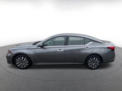 Used 2025 Nissan Altima 2.5 SV image 9