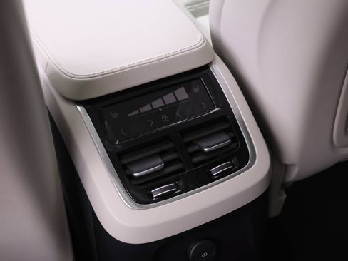 Certified 2024 Volvo XC90 T8 Ultimate w/ Protection Package Premier AWD/4WD image 15