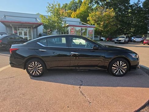 Used 2024 Nissan Altima 2.5 SV w/ SV Premium Package AWD/4WD image 6