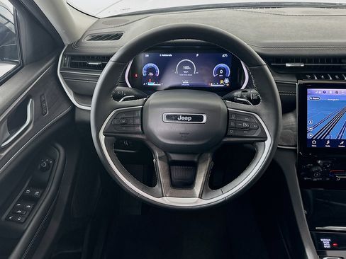 Used 2023 Jeep Grand Cherokee L Limited image 18