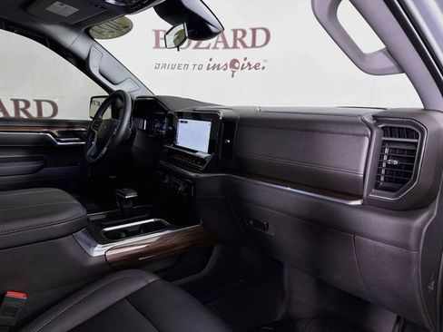 Used 2024 Chevrolet Silverado 1500 LT Trail Boss w/ LT Trail Boss Premium Package AWD/4WD image 35