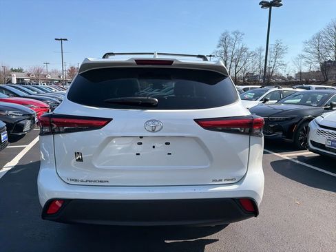 Used 2021 Toyota Highlander XLE image 6