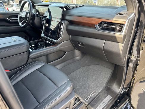 Used 2025 GMC Yukon Denali image 28
