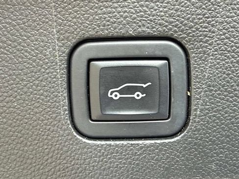 Used 2023 Buick Enclave Premium w/ Experience Buick Package FWD image 11