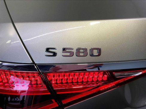 Used 2024 Mercedes-Benz S 580 4MATIC Sedan image 35