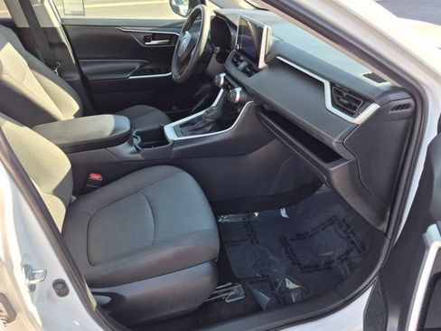 Used 2025 Toyota RAV4 XLE FWD image 5