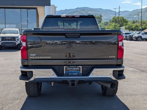 Used 2022 Chevrolet Silverado 3500 LTZ w/ LTZ Convenience Package AWD/4WD image 5