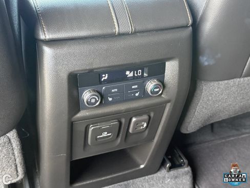 Certified 2021 Chevrolet Traverse Premier w/ LPO, Cargo Package FWD image 30
