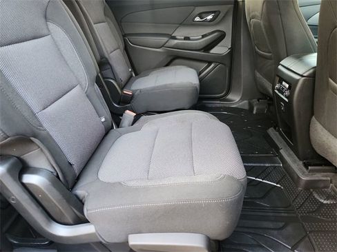 Used 2023 Chevrolet Traverse LT image 25