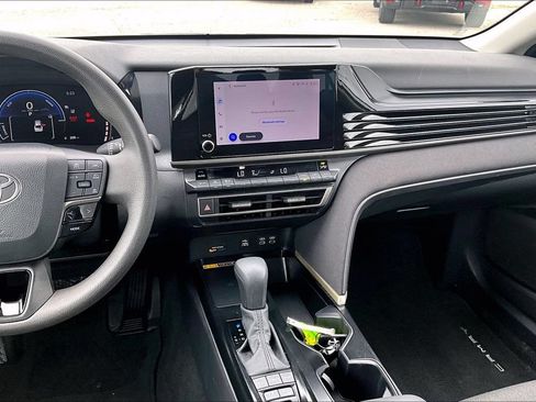 Used 2025 Toyota Camry LE FWD image 8