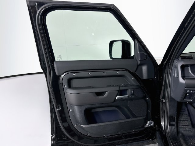 New 2026 Land Rover Defender 110 X-Dynamic SE AWD/4WD image 10
