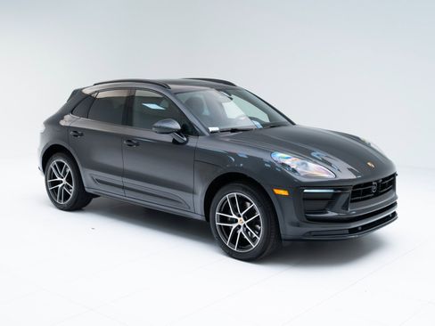 Certified 2025 Porsche Macan image 7