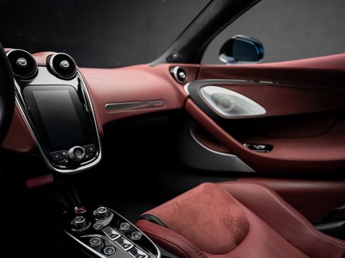 Used 2023 McLaren GT RWD image 40