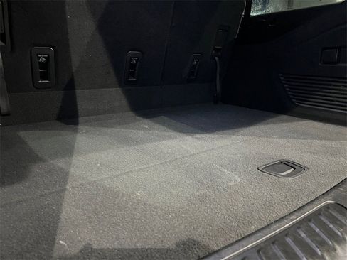 Used 2023 Chevrolet Suburban LT image 6