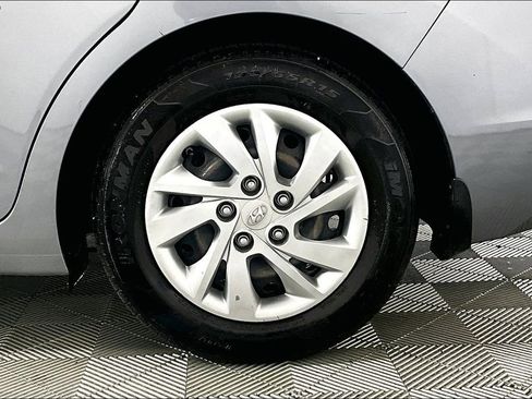 Used 2019 Hyundai Elantra SE image 8