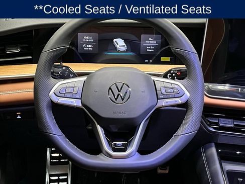 Used 2025 Volkswagen Tiguan SEL R-Line AWD/4WD image 9