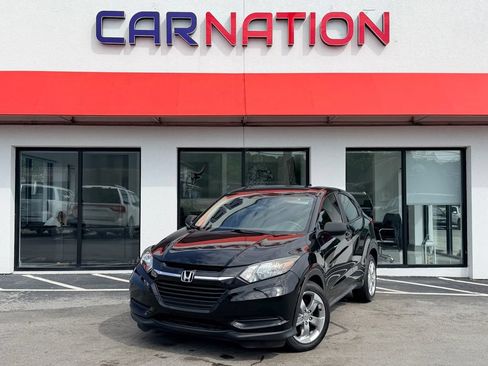 Used 2018 Honda HR-V LX image 2