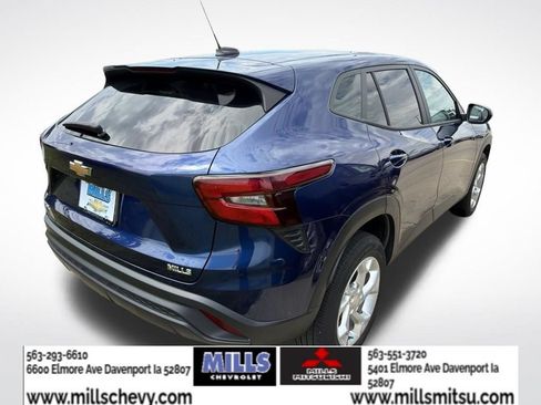 Used 2024 Chevrolet Trax LS w/ LS Convenience Package FWD image 3