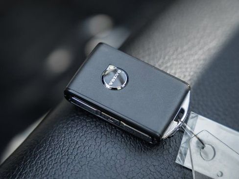 Used 2023 Volvo XC60 B5 Plus w/ Protection Package Premier image 42