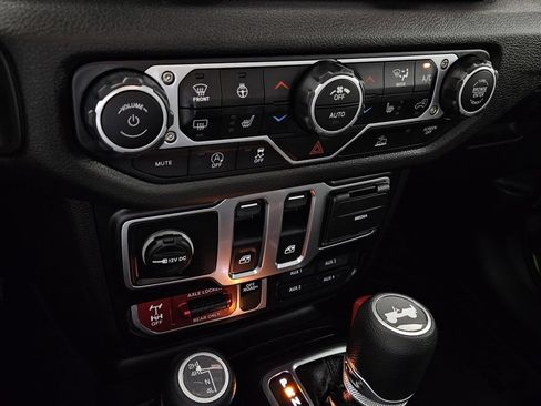 Used 2025 Jeep Wrangler Sport AWD/4WD image 14