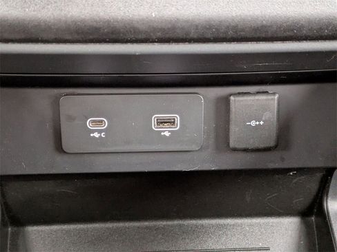 Used 2023 Land Rover Defender 130 X-Dynamic SE image 31