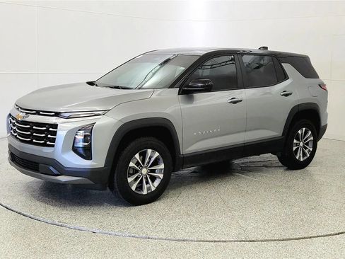 Used 2026 Chevrolet Equinox LT FWD image 3