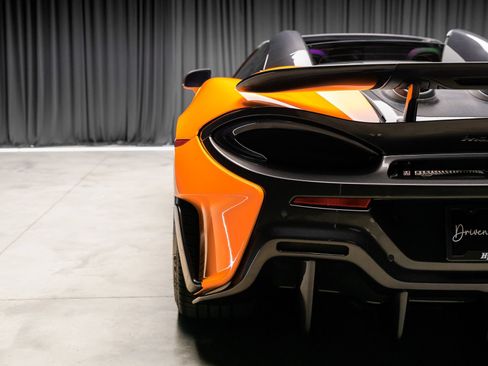 Used 2020 McLaren 600LT Spider RWD image 34