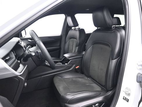 Used 2023 Jeep Grand Cherokee L Laredo AWD/4WD image 12