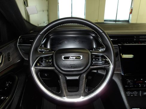 Used 2023 Jeep Grand Cherokee L Overland AWD/4WD image 12