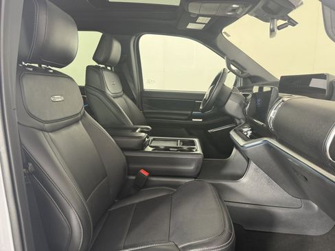Used 2025 Ford Expedition Max Platinum w/ Stealth Appearance Package AWD/4WD image 10