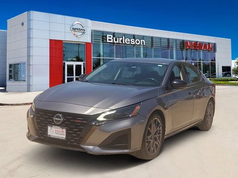 Certified 2023 Nissan Altima 2.0 SR FWD image 1